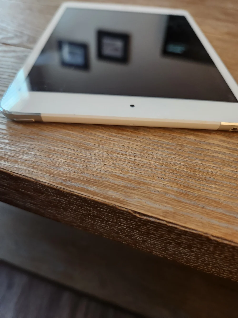 Apple iPad Mini - White Front Tablet Second Generation/No Charger Usb-c